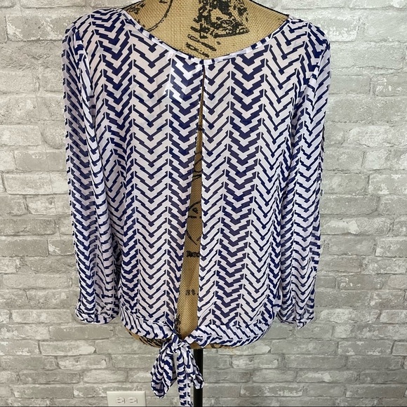 Monroe & Main Open Back Blouse - Picture 4 of 5